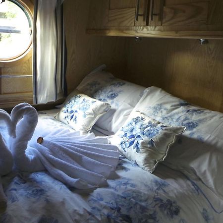 Houseboat Hotels Sheffield Room photo