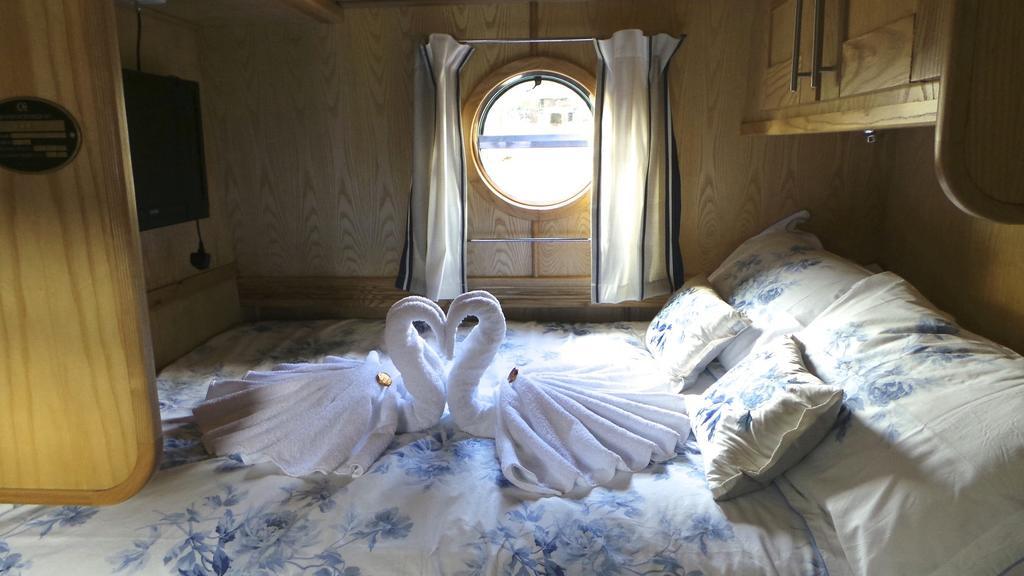 Houseboat Hotels Sheffield Room photo