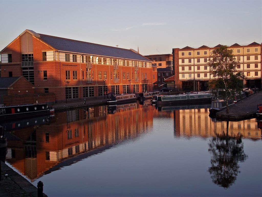 Houseboat Hotels Sheffield Exterior photo